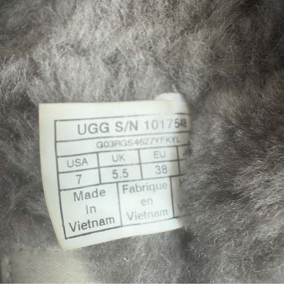 UGG Abela cris-cross grey furry sheepskin fluffy slippers sz 7 EUC - Picture 13 of 16
